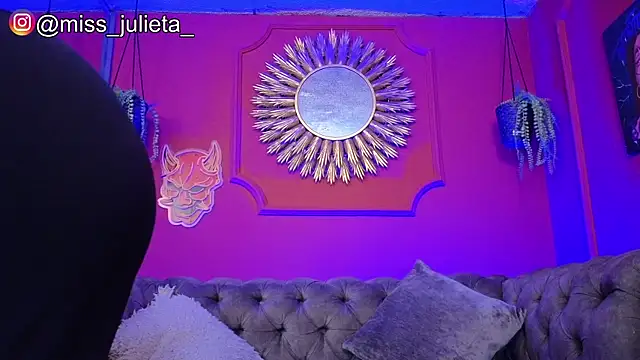 Snapshot of Julieta_Russell chatting on 18, 5, 2026 Julieta Russell online show from 18, 5, 2026