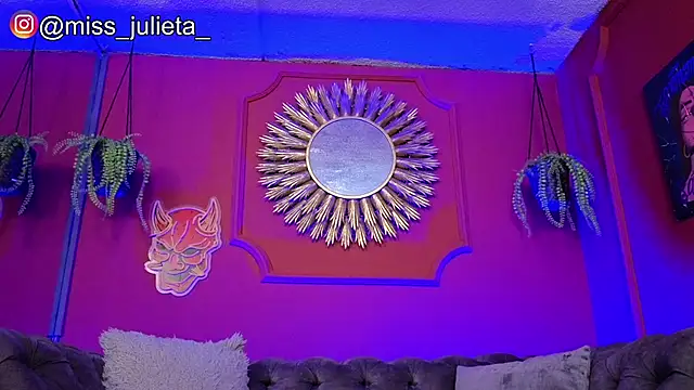 Snapshot of Julieta_Russell chatting on 25, 5, 2026 Julieta Russell online show from 25, 5, 2026