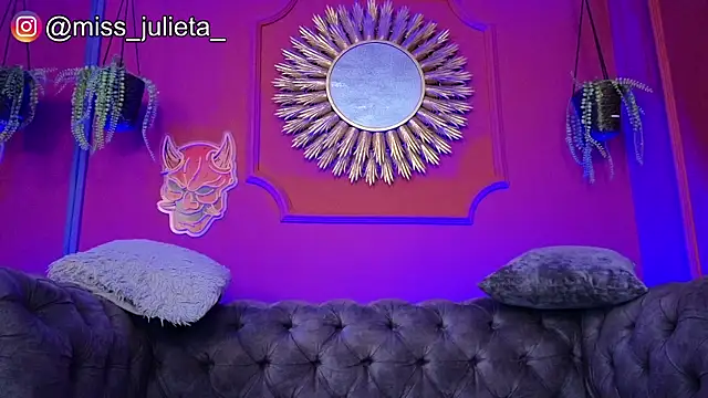 Snapshot of Julieta_Russell chatting on 26, 5, 2026 Julieta Russell online show from 26, 5, 2026