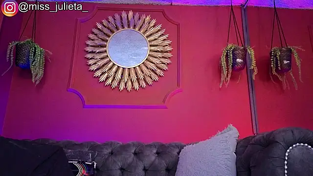 Snapshot of Julieta_Russell chatting on 4, 6, 2026 Julieta Russell online show from 4, 6, 2026