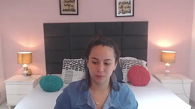 Snapshot of MadisonJenner chatting on 19, 12, 2024 MadisonJenner online show from 19, 12, 2024