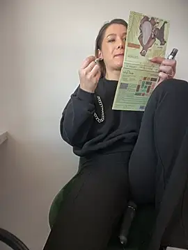 HotXMom online show from 24, 2, 2025