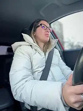 HotXMom online show from 22, 3, 2025