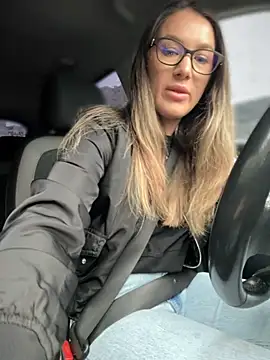 HotXMom online show from 12, 9, 2025