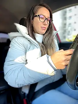 HotXMom online show from 20, 10, 2025