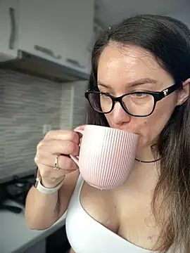 Snapshot of HotXMom chatting on 12, 5, 2026 HotXMom online show from 12, 5, 2026
