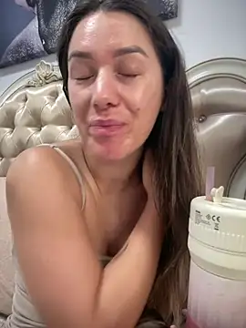 Snapshot of HotXMom chatting on 10, 6, 2026 HotXMom online show from 10, 6, 2026
