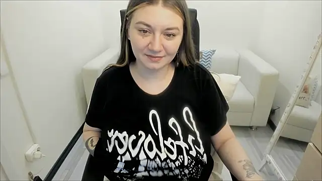 AlisaBacker online show from 1, 3, 2025