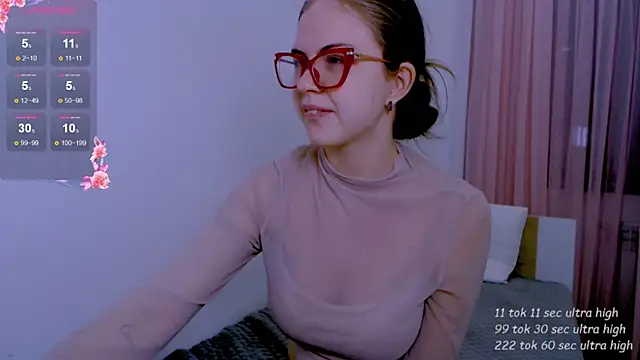 Snapshot of Sarah_HS chatting on 13, 5, 2026 Sarah HS online show from 13, 5, 2026