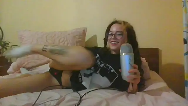 frikigyal online show from 4, 2, 2025