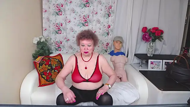 Snapshot of YourHotGranny chatting on 4, 6, 2026 YourHotGranny online show from 4, 6, 2026