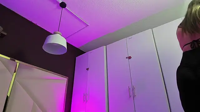 April bowie online show from 21, 11, 2025