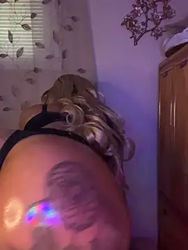 Snapshot of rayemillian chatting on 21, 6, 2026 rayemillian online show from 21, 6, 2026