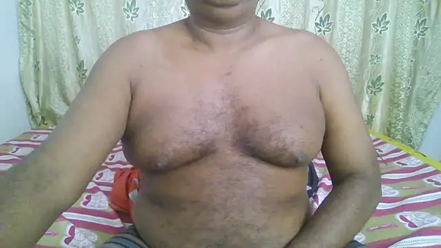 Snapshot of Beargryzzly chatting on 7, 12, 2024 Beargryzzly online show from 7, 12, 2024