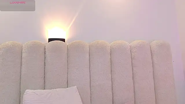 Mia rom11 online show from 15, 11, 2025