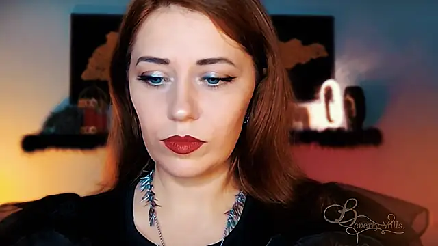 MissBeverlyMills online show from 17, 11, 2025