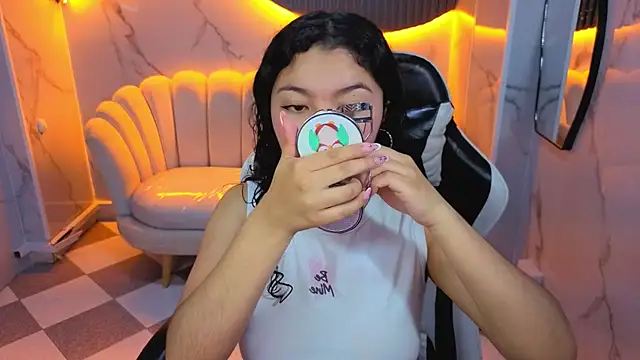 victoria castillo b online show from 3, 2, 2026