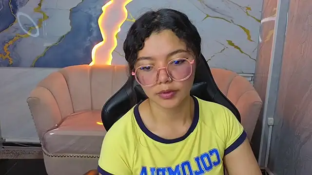 victoria castillo b online show from 14, 4, 2026