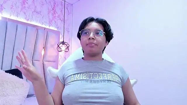 Snapshot of Emmapark_ chatting on 8, 3, 2025 Emmapark  online show from 8, 3, 2025