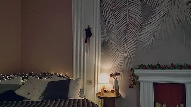 Miley Smile online show from 15, 12, 2025