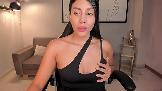 CharlotteCox  online show from 7, 1, 2025