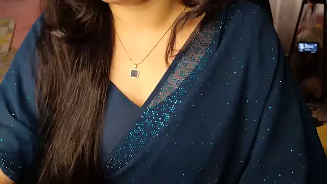 Snapshot of Spice-Summi chatting on 10, 7, 2026 Spice-Summi online show from 10, 7, 2026