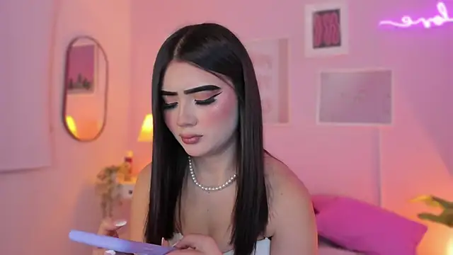 Snapshot of little-natt chatting on 13, 12, 2024 little-natt online show from 13, 12, 2024