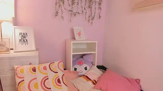 Snapshot of little-natt chatting on 13, 3, 2025 little-natt online show from 13, 3, 2025