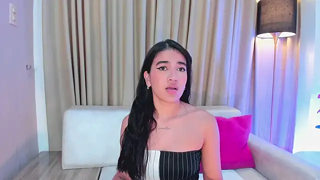 Snapshot of LeaahCarter chatting on 28, 12, 2024 LeaahCarter online show from 28, 12, 2024