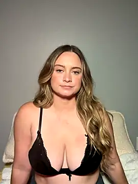 Snapshot of Sophie_Raegan chatting on 15, 10, 2025 Sophie Raegan online show from 15, 10, 2025