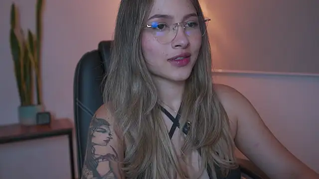 AyraSmith  online show from 3, 3, 2026