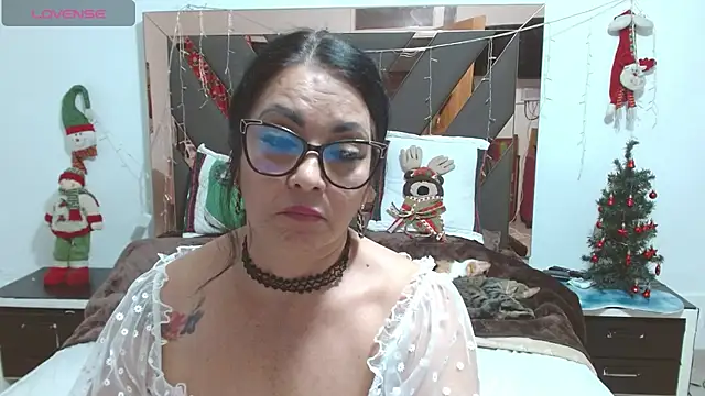 Snapshot of lindaesmeralda chatting on 4, 1, 2025 lindaesmeralda online show from 4, 1, 2025