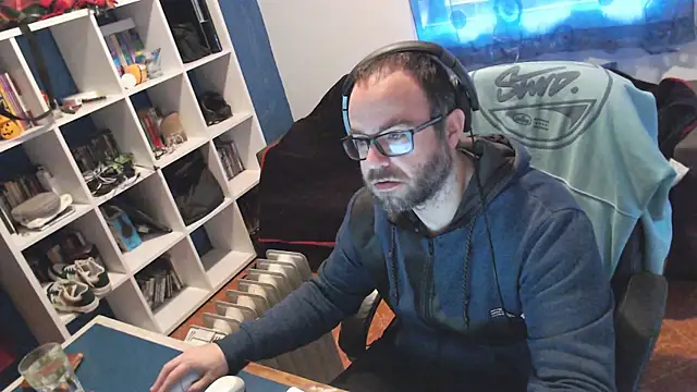 ravingr4d4 online show from 11, 2, 2025