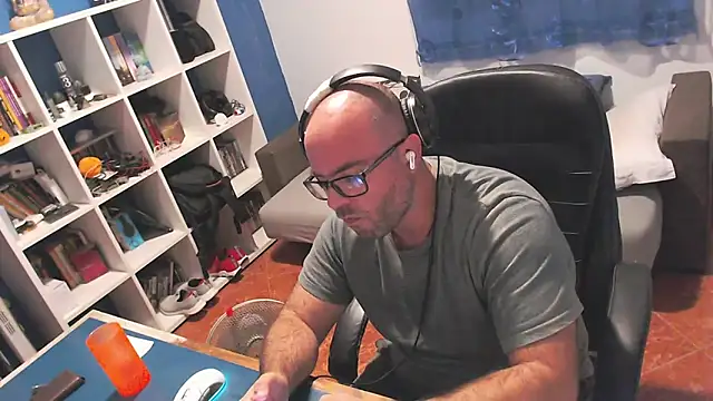 Snapshot of ravingr4d4 chatting on 12, 10, 2025 ravingr4d4 online show from 12, 10, 2025