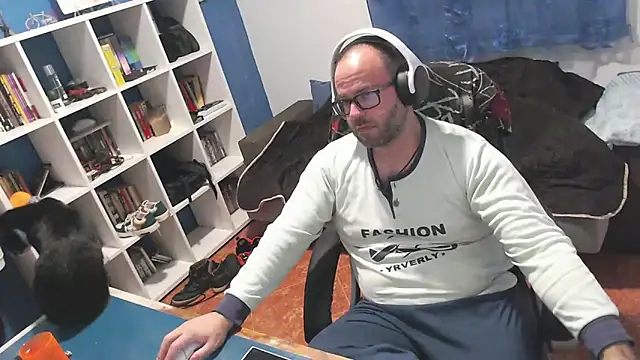 Snapshot of ravingr4d4 chatting on 14, 11, 2025 ravingr4d4 online show from 14, 11, 2025