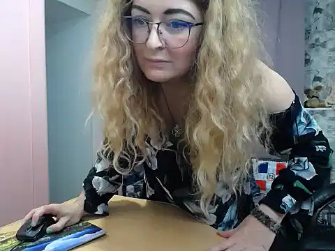 Helen1974 online show from 5, 3, 2025