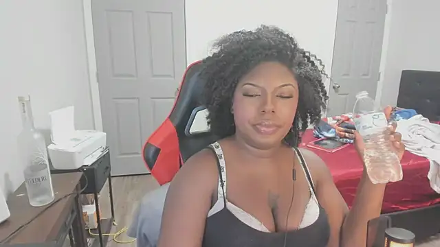 demi xoxo online show from 17, 10, 2025