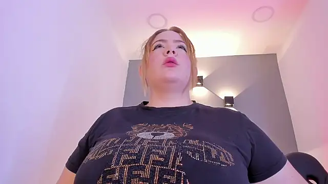 Snapshot of sophiarossee_ chatting on 7, 1, 2025 sophiarossee online show from 7, 1, 2025