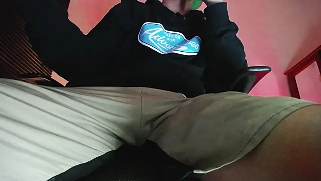 Snapshot of zacwatson_ chatting on 7, 2, 2026 zacwatson online show from 7, 2, 2026