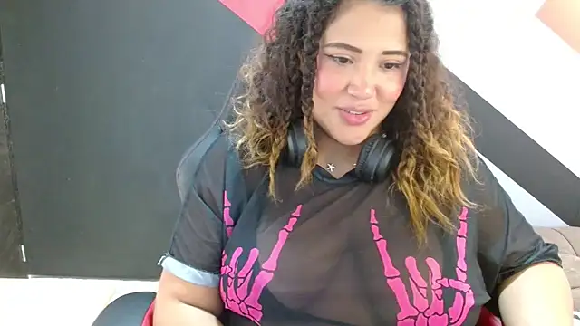 Snapshot of I_am_yours- chatting on 11, 1, 2025 I am yours- online show from 11, 1, 2025