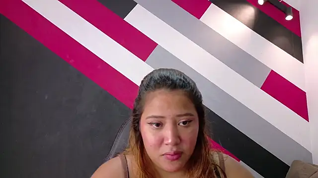 Snapshot of I_am_yours- chatting on 4, 10, 2025 I am yours- online show from 4, 10, 2025