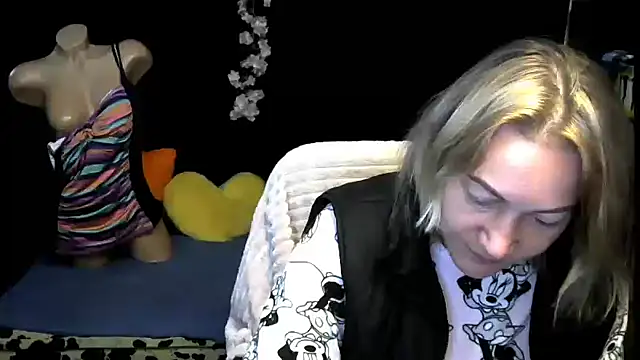 wLESLYMOSw online show from 3, 11, 2025