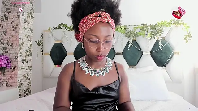 EmmaSanzz  online show from 28, 1, 2025