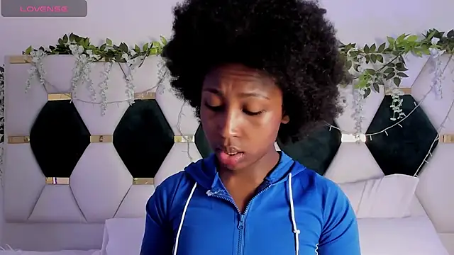 EmmaSanzz  online show from 30, 1, 2025