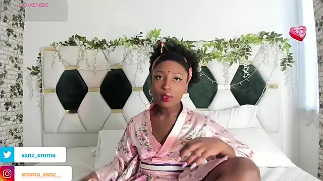 EmmaSanzz  online show from 31, 1, 2025