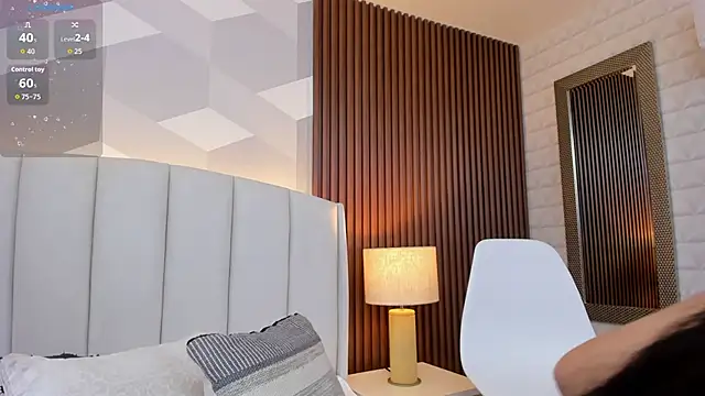 Julietasantos   online show from 10, 10, 2025