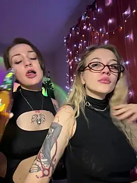 Dooubletroublee online show from 18, 1, 2025