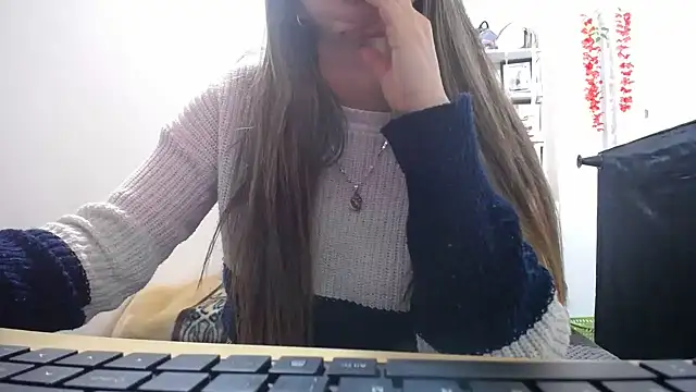 Luna girlhot  online show from 3, 6, 2026