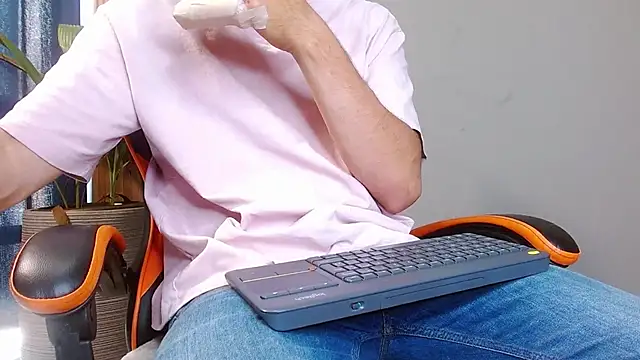 Snapshot of Mr_WhiteCock chatting on 19, 10, 2025 Mr WhiteCock online show from 19, 10, 2025