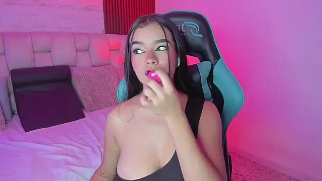 SophiaWylde online show from 7, 10, 2025